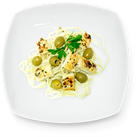 Espagueti con pollo a la plancha y aceitunas