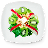 Ensalada de pollo con pera roja y kiwi