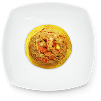 Atún con tomate y cebolla en tostada